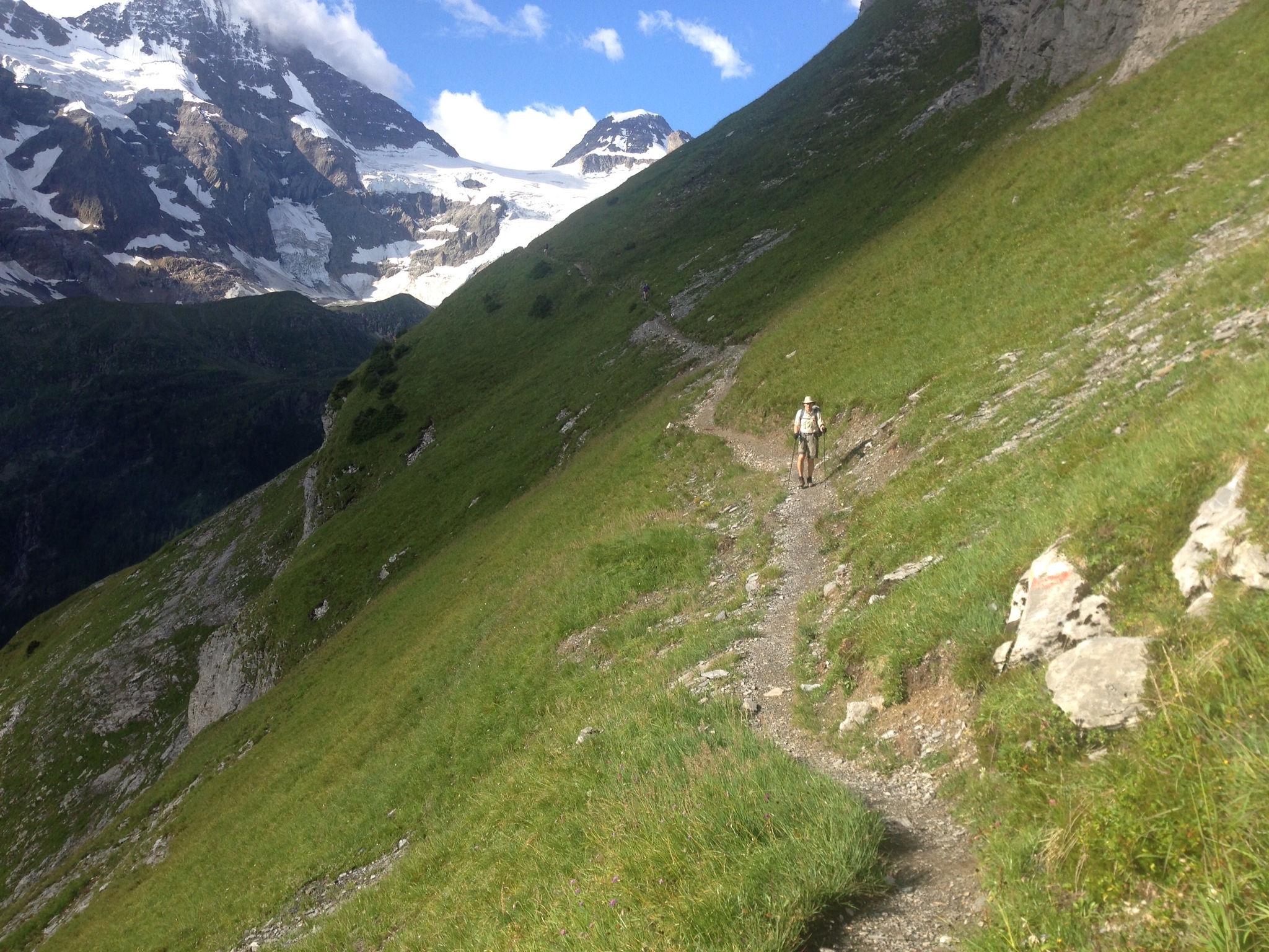 Hiking out of the upper Lauterbrunnen valley